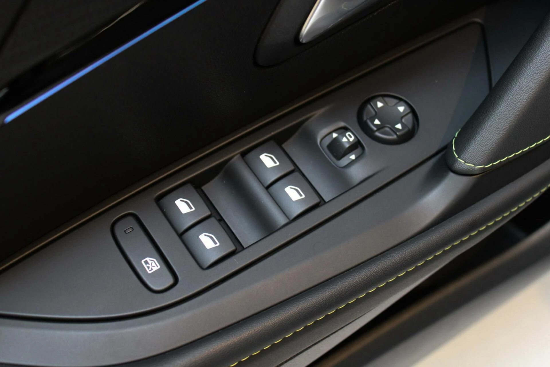 Hoofdafbeelding Peugeot e-208