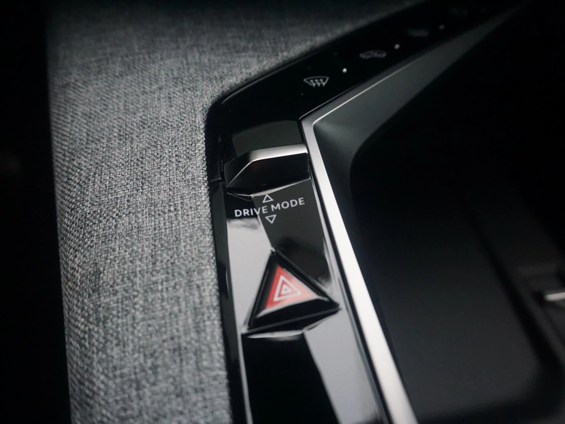 Hoofdafbeelding Peugeot e-3008