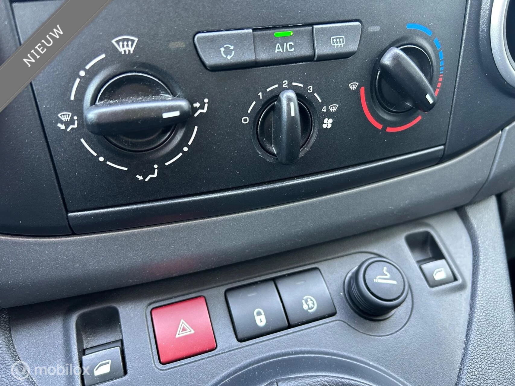 Hoofdafbeelding Peugeot Partner