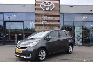 Hoofdafbeelding Toyota Verso-S Toyota Verso-S 1.3 VVT-i DYNAMIC AUTOMAAT TREKHAAK KEYLESS CLIMA LM-VELGEN CAMERA 1e EIGENAAR NL-AUTO LAGE KM-STAND