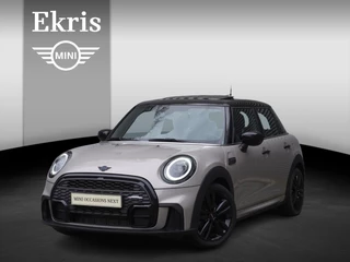 Hoofdafbeelding MINI 5-deurs MINI 5-deurs Cooper John Cooper Works Uitvoering | Comfort Plus Pakket | Glazen panoramadak | Elektrisch verwarmde voorstoelen | Cruise Control | Stuurwielrand verwarmd