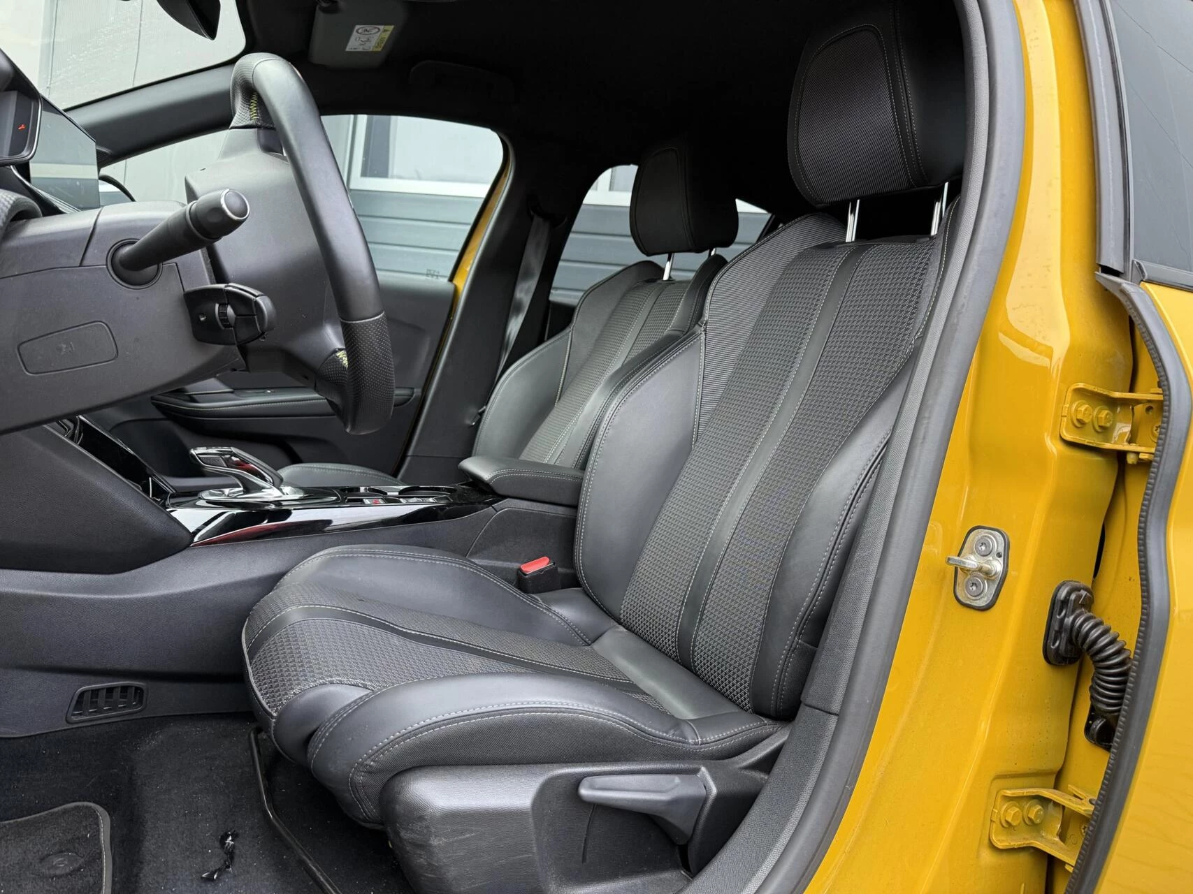 Hoofdafbeelding Peugeot e-208