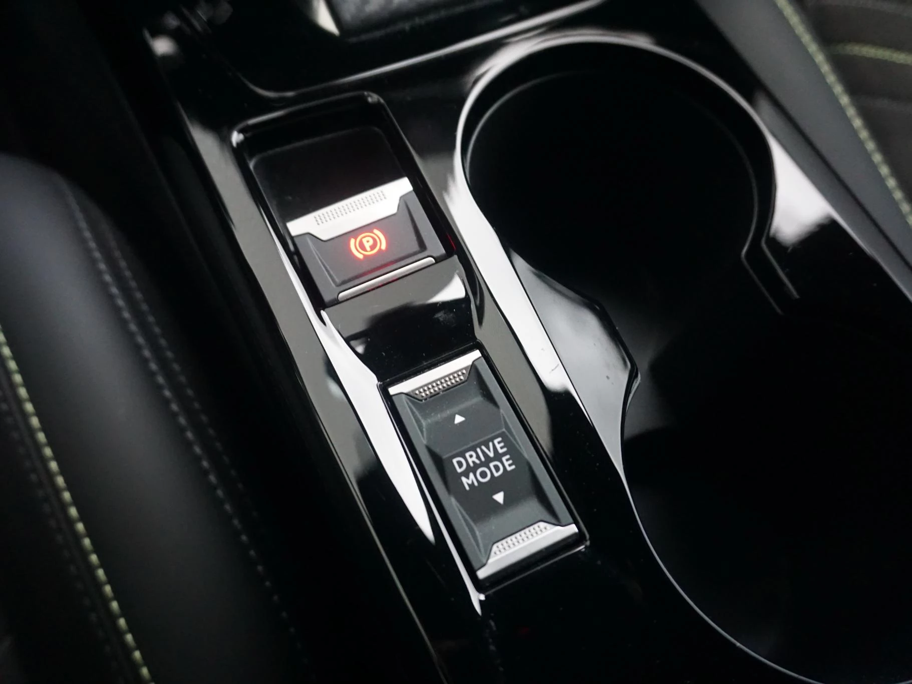 Hoofdafbeelding Peugeot e-208