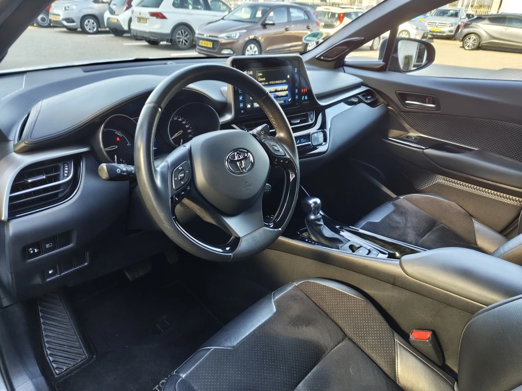 Hoofdafbeelding Toyota C-HR