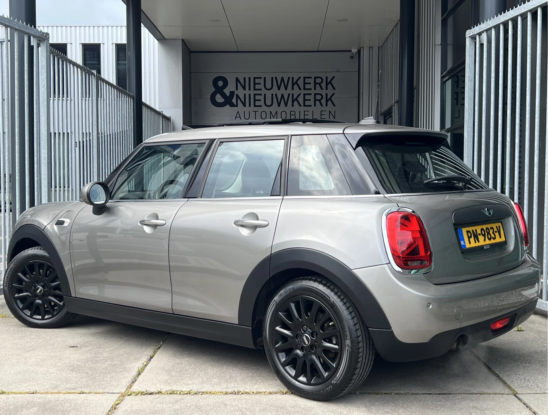 Hoofdafbeelding MINI One