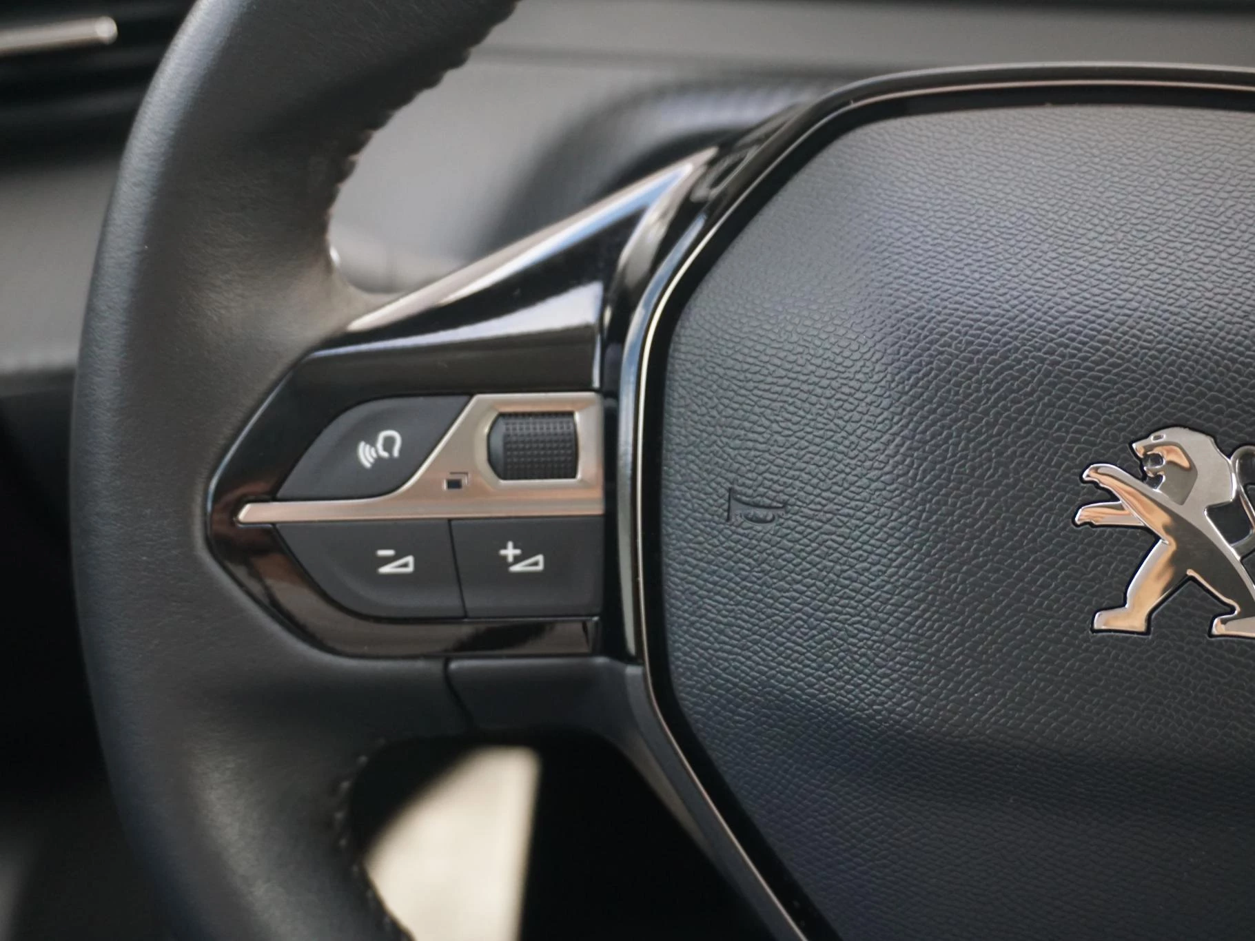 Hoofdafbeelding Peugeot e-2008