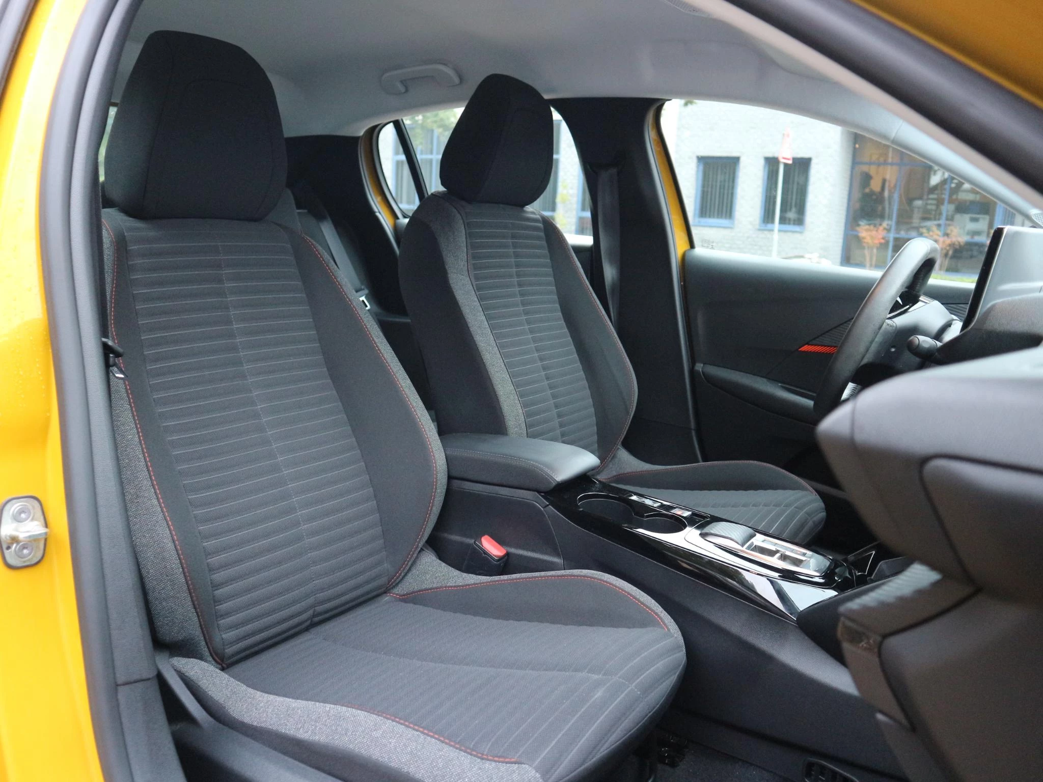Hoofdafbeelding Peugeot e-208