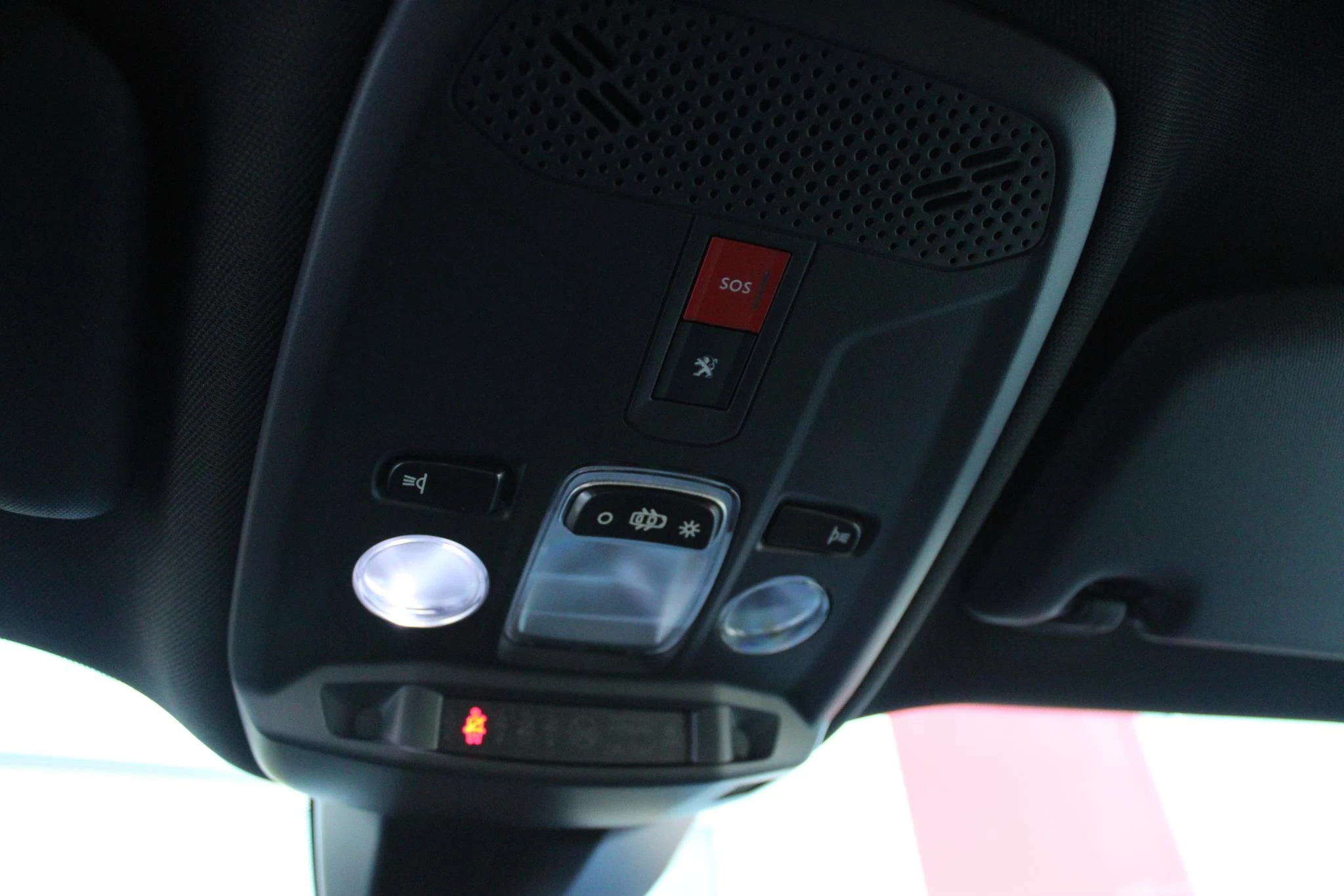 Hoofdafbeelding Peugeot e-2008
