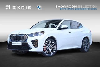 BMW iX2 eDrive20 67 kWh M Sport Edition M Sportpakket Pro / Panoramadak / Trekhaak / Stuur + Stoelverwarming / Harman-Kardon
