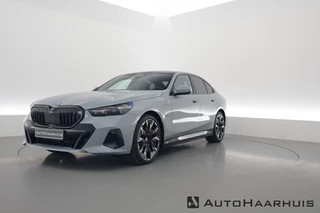BMW 5 Serie 530e xDrive M Sport | Pano | HUD | B&W | Stoelventilatie | 360cam | Elek. Trekhaak | Carbon int. | 21''