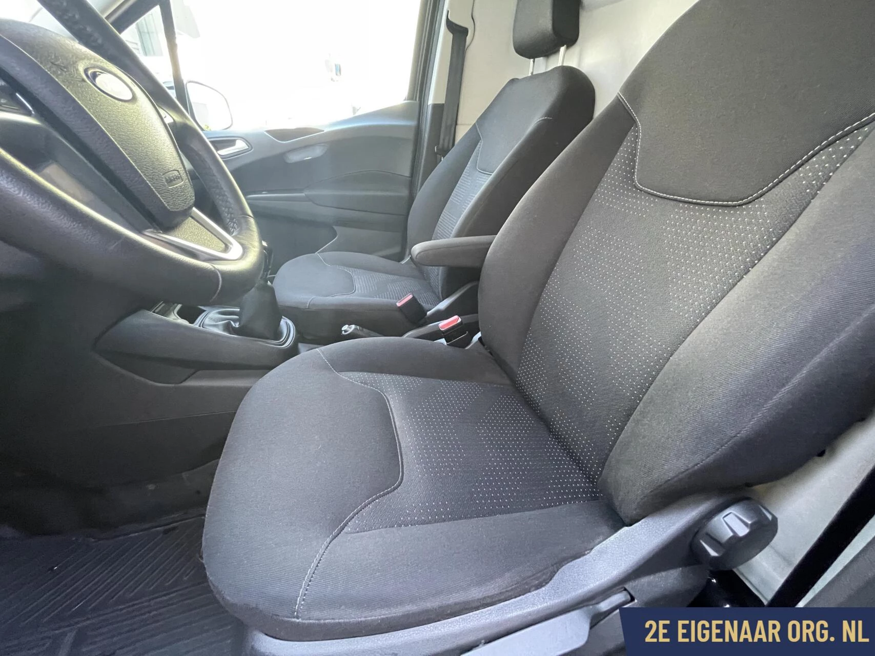 Hoofdafbeelding Ford Transit Courier