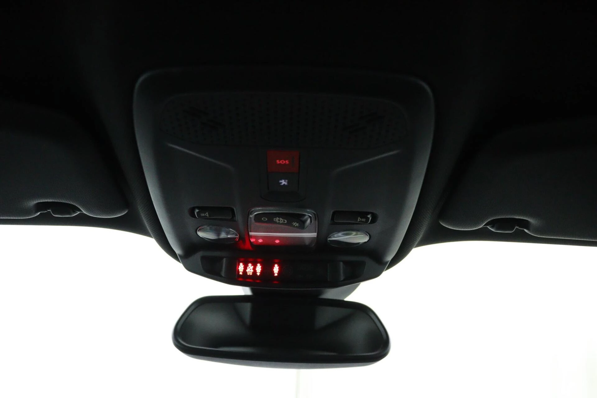 Hoofdafbeelding Peugeot e-2008