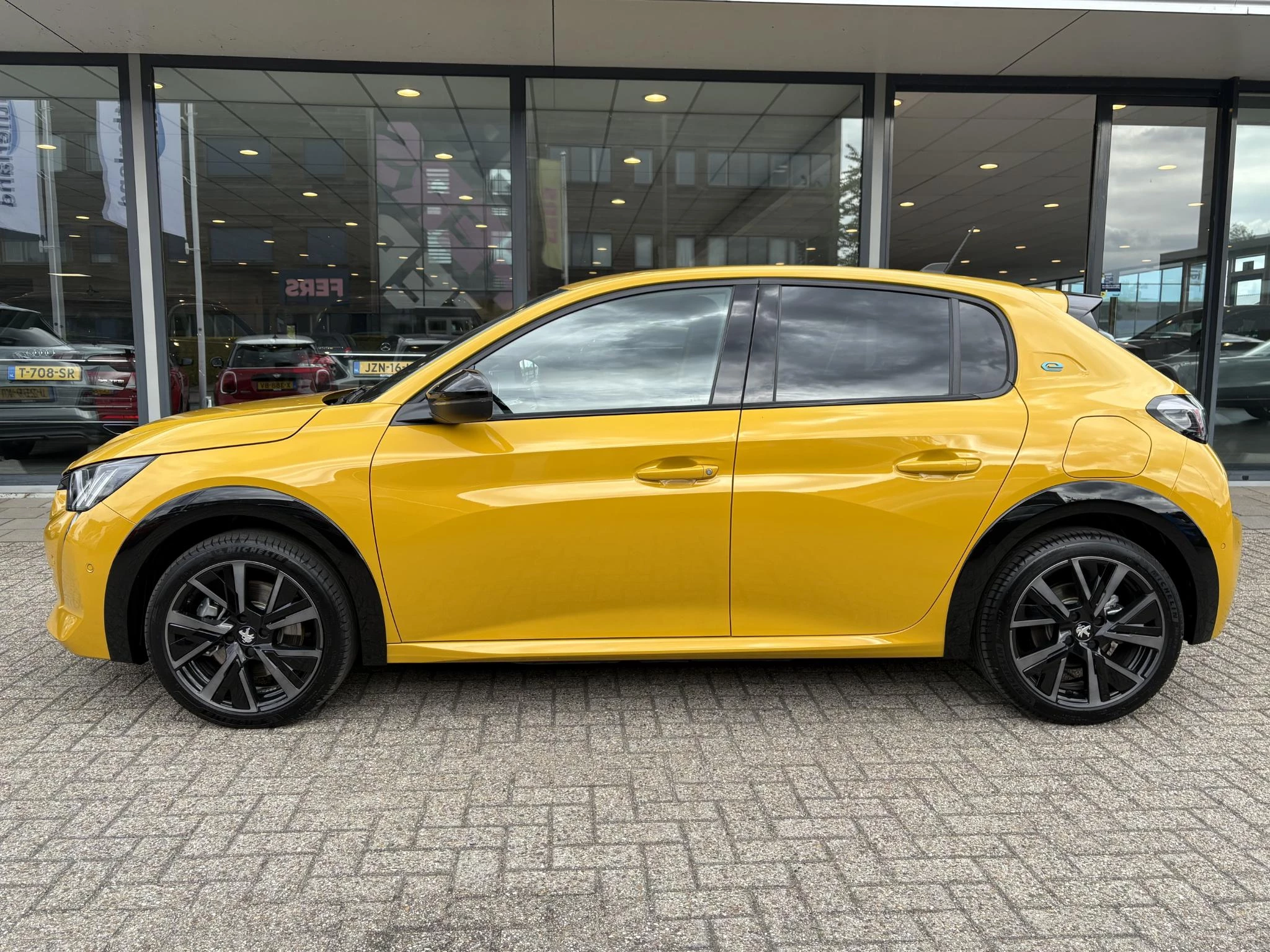 Hoofdafbeelding Peugeot e-208