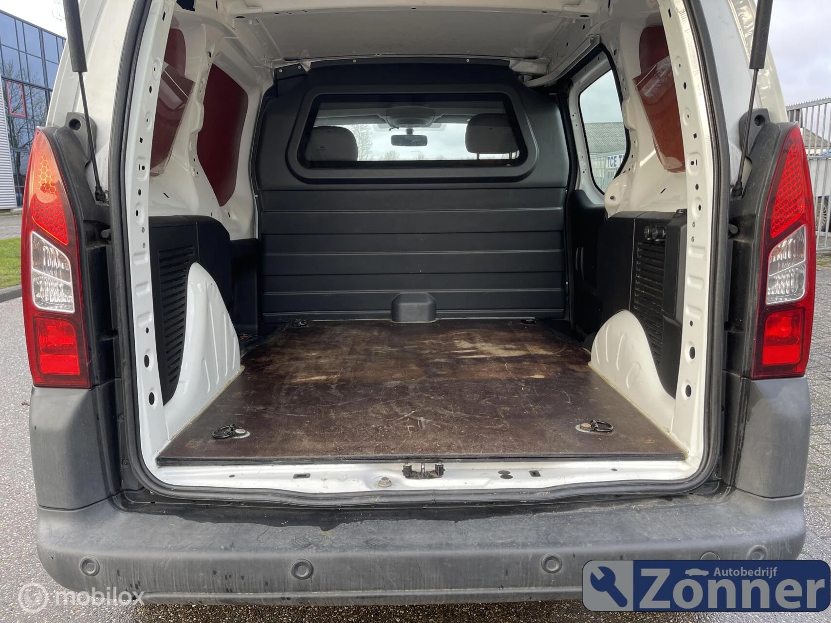 Hoofdafbeelding Peugeot Partner