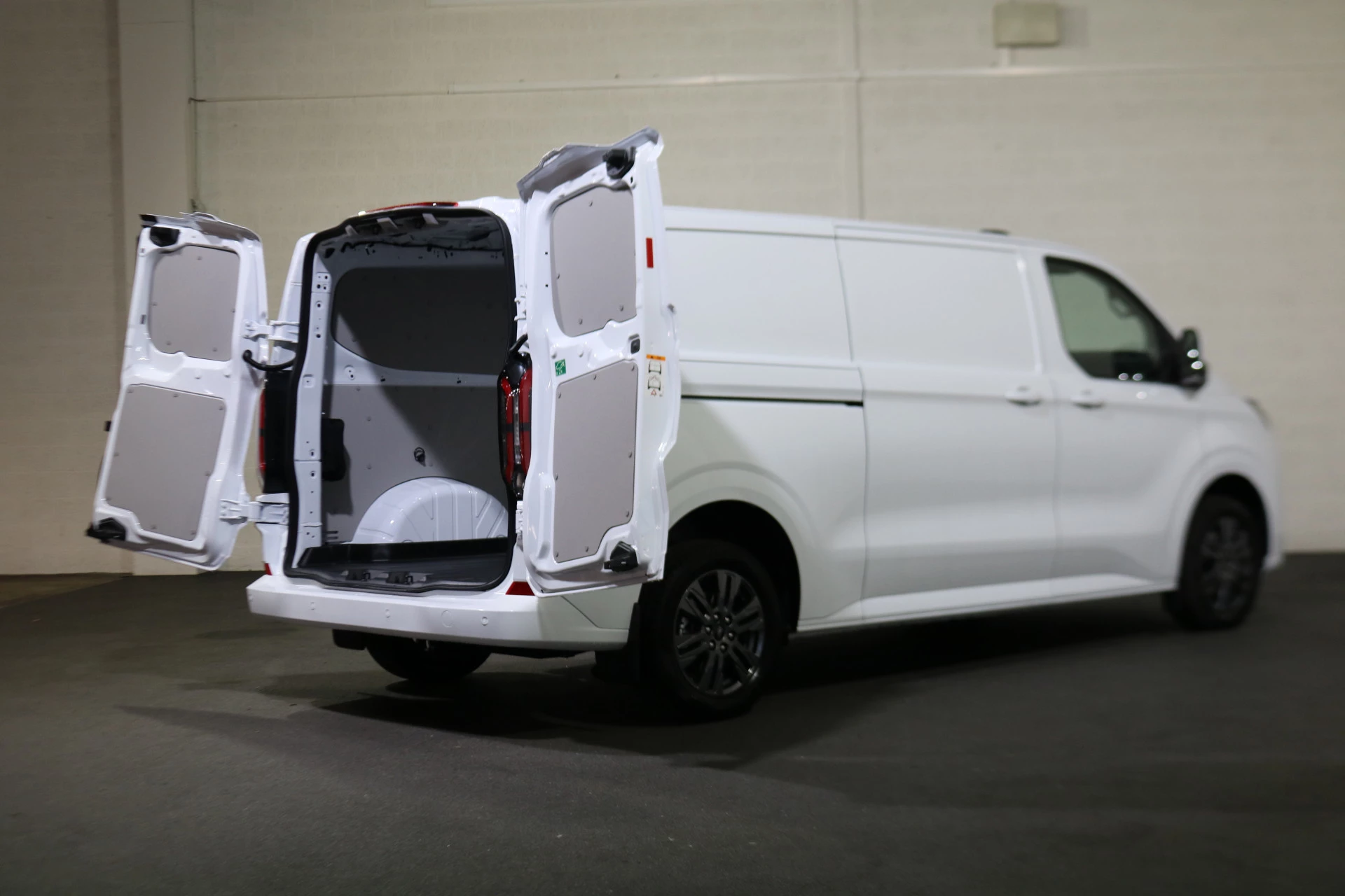 Hoofdafbeelding Ford E-Transit Custom