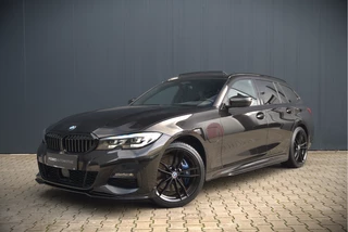 BMW 3 Serie Touring 330e xDrive High Executive M Sport | M Performance | Panoramadak | Harman Kardon | Invidiual Citrinschwarz II Metallic | Stoelverwarming | Camera | M Sport Remmen | Adaptive Cruise Control | Navigatie | Ambiance Verlichting | 