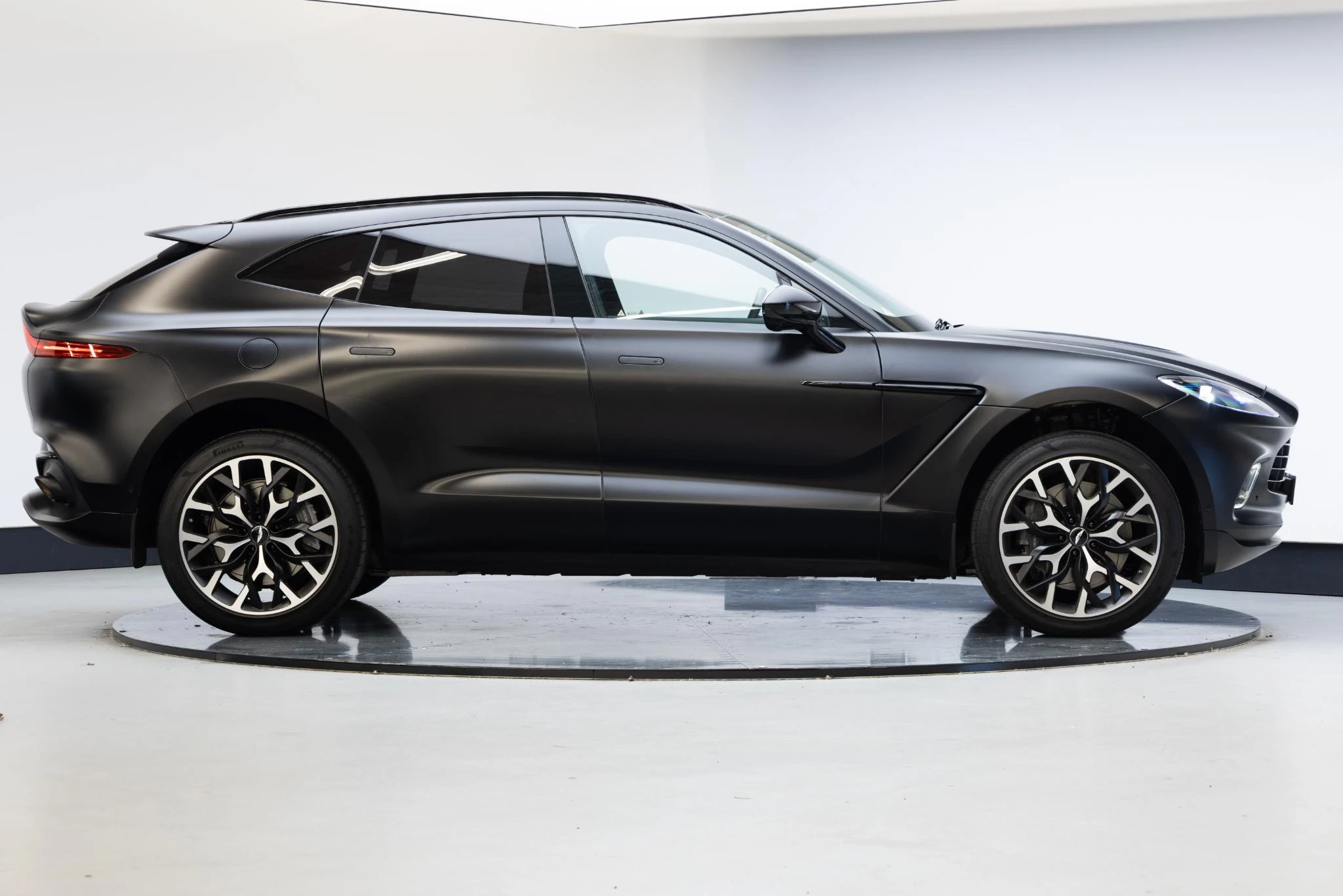 Hoofdafbeelding Aston Martin DBX