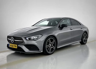 Hoofdafbeelding Mercedes-Benz CLA Mercedes-Benz CLA-klasse 180 Business Solution AMG Night Upgrade (PANORAMADAK, SFEERVERLICHTING, STOELVERWARMING, CAMERA, 1e EIG)