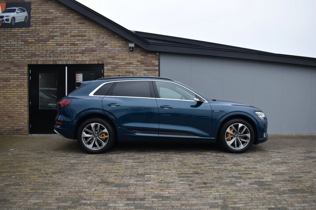 Hoofdafbeelding Audi e-tron