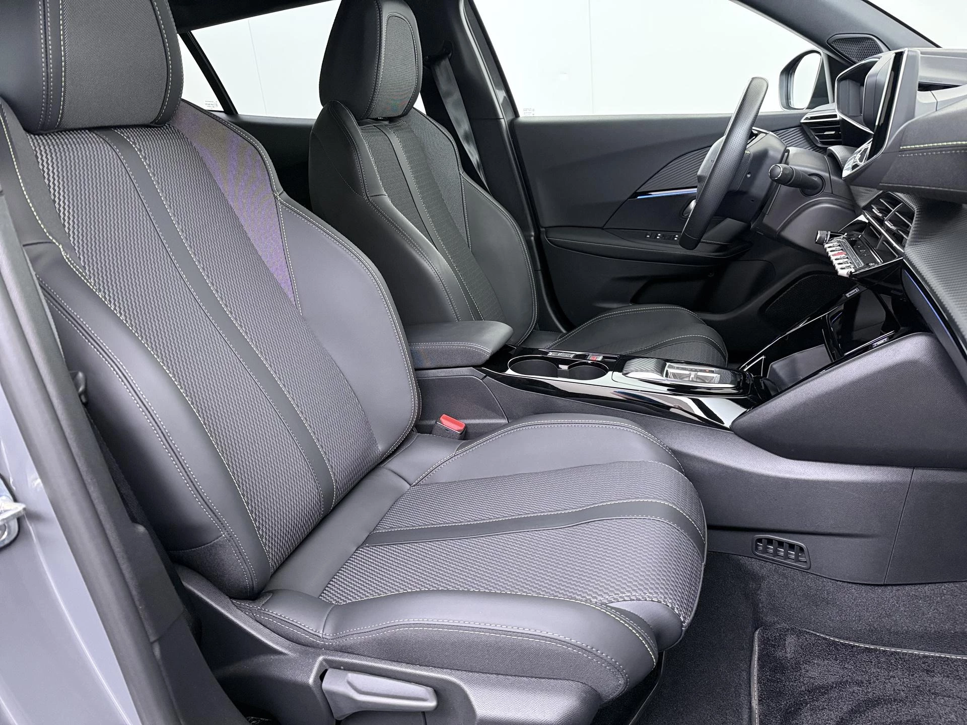 Hoofdafbeelding Peugeot e-2008
