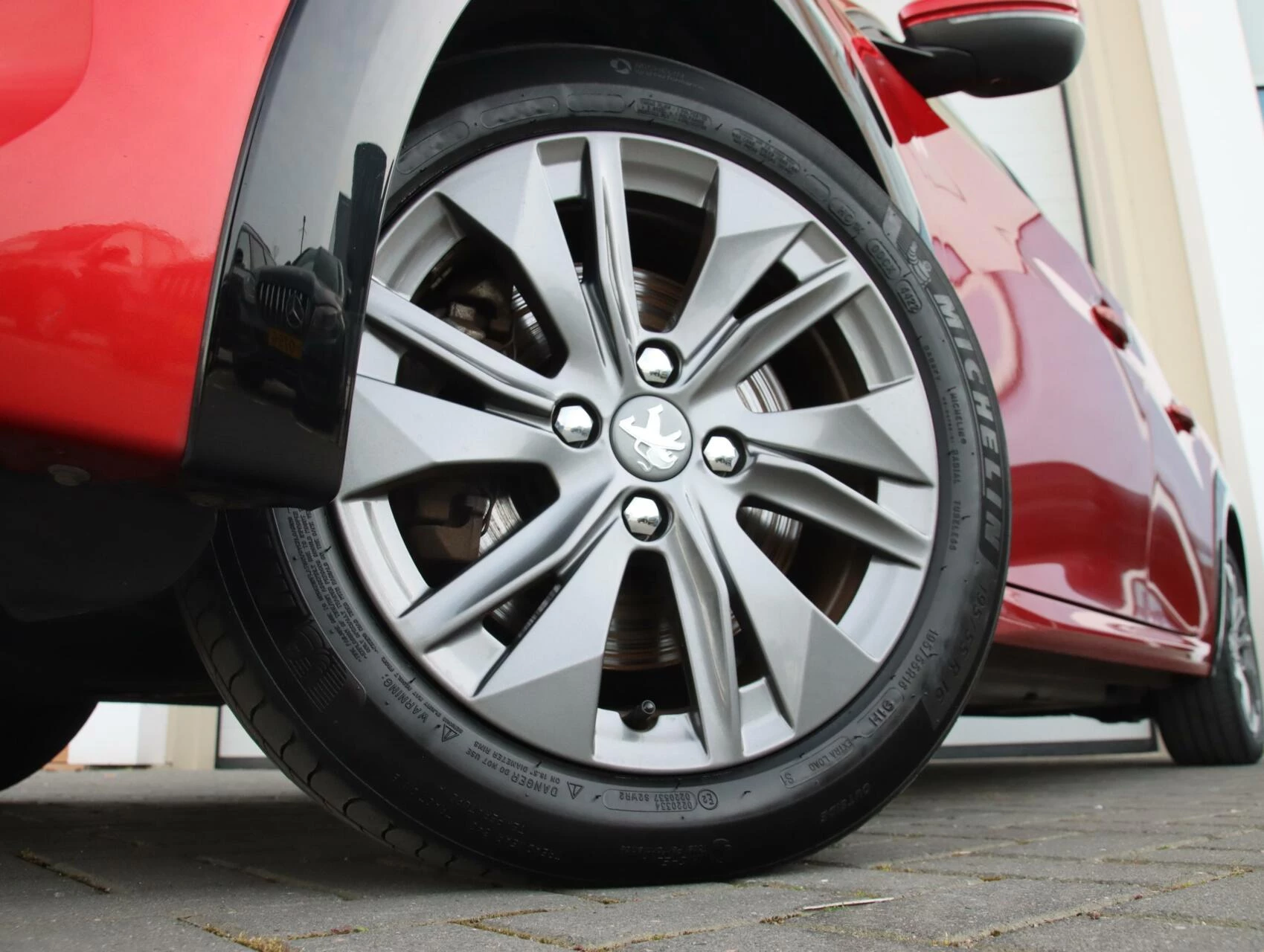 Hoofdafbeelding Peugeot e-208