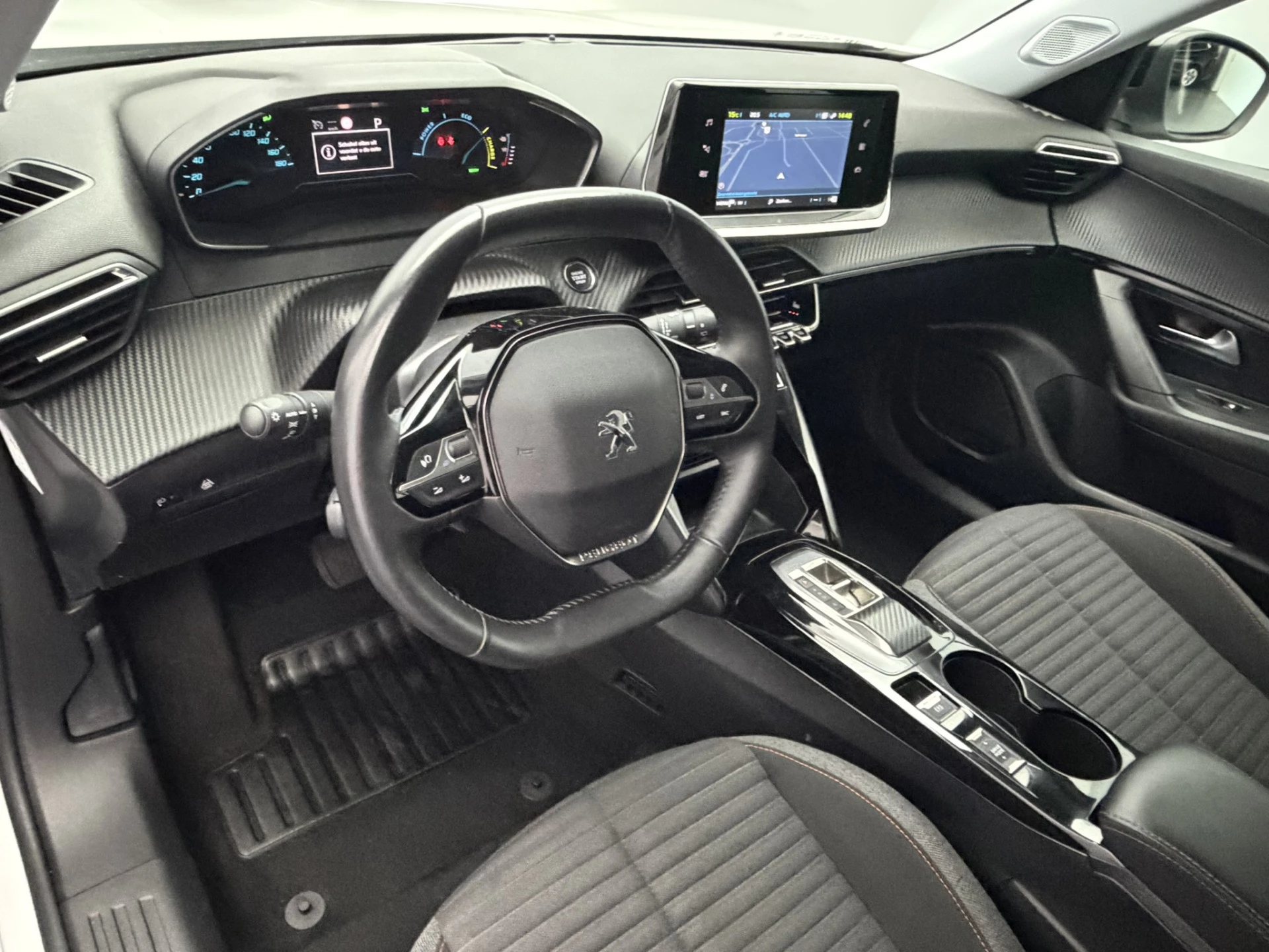 Hoofdafbeelding Peugeot e-2008