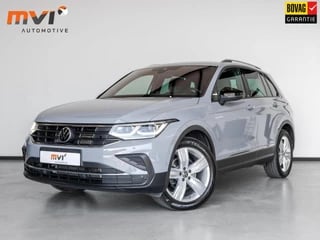 Hoofdafbeelding Volkswagen Tiguan Volkswagen Tiguan 1.5 TSI Active / 150pk / Trekhaak / Panorama dak / Harman Kardon / Head-Up display /