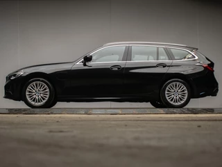 BMW 3-serie Touring 320e M Sport (PANORAMADAK,APPLE CARPLAY,NAVI,SFEERVERLICHTING,STOELVERWARMING,CAMERA,LEDER,CRUISE,CLIMATE)