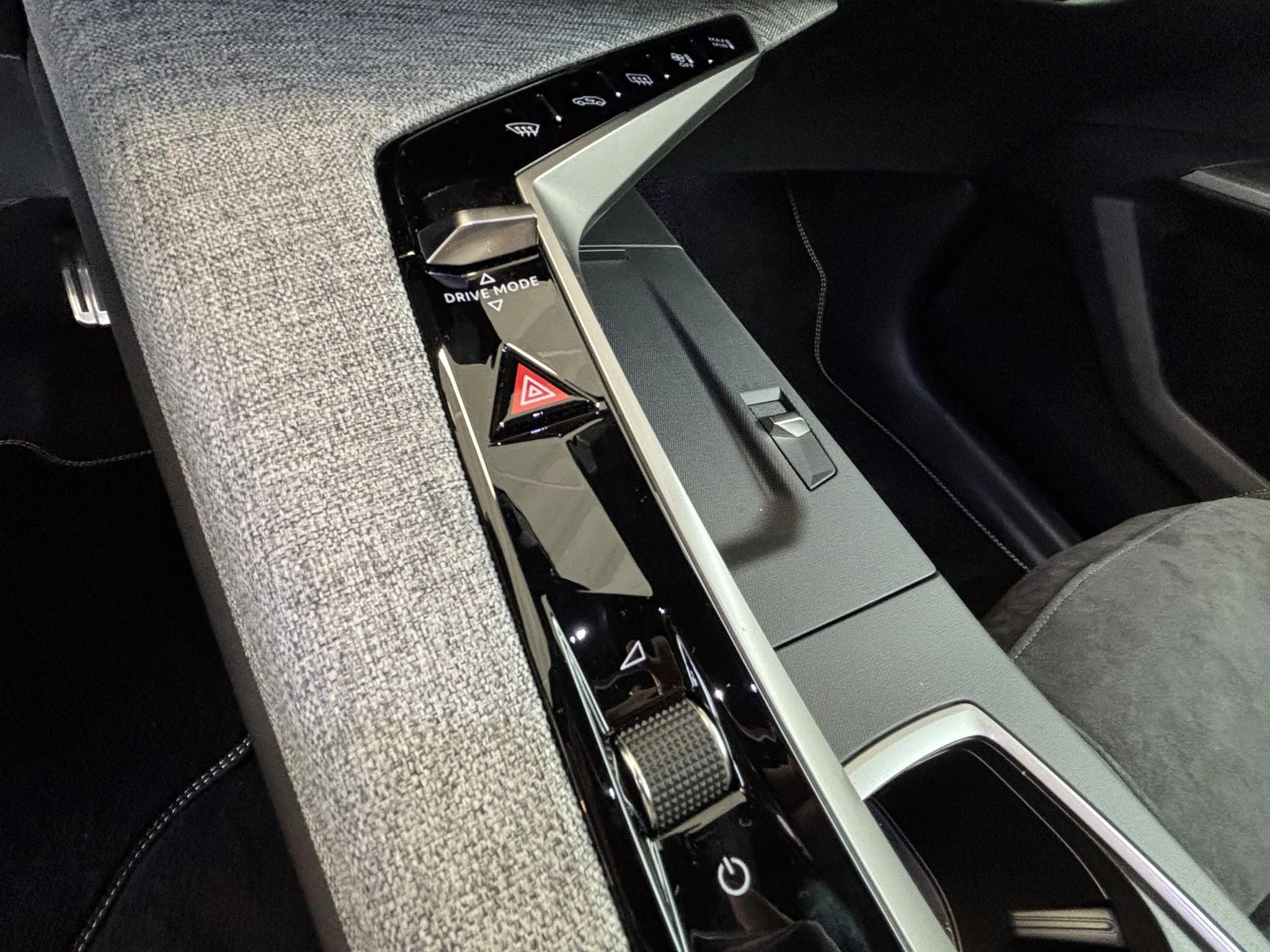 Hoofdafbeelding Peugeot e-5008