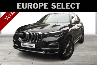 Hoofdafbeelding BMW X5 BMW X5 xDrive45e Executive HuD Trekh Cognac leer