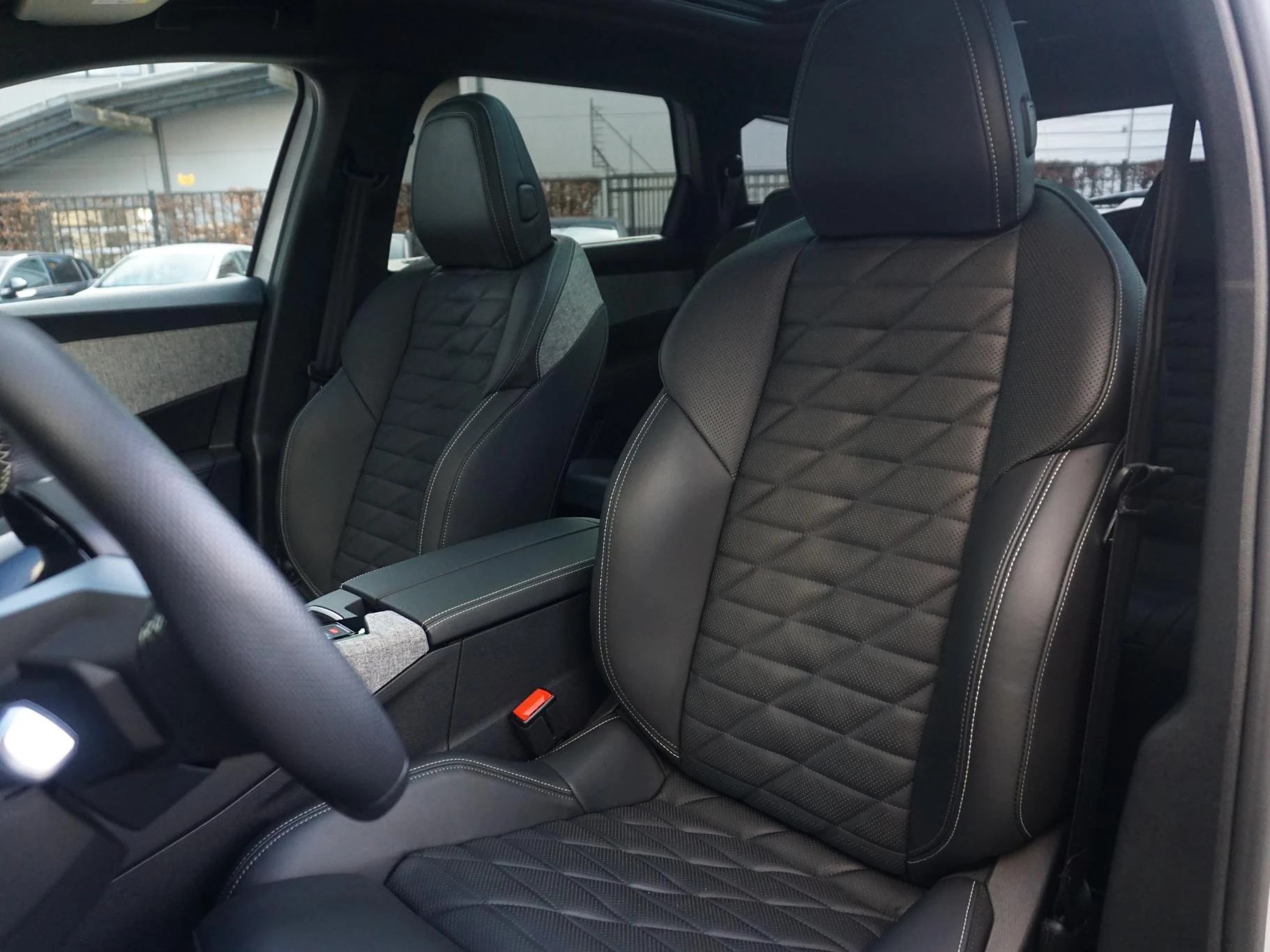 Hoofdafbeelding Peugeot e-5008