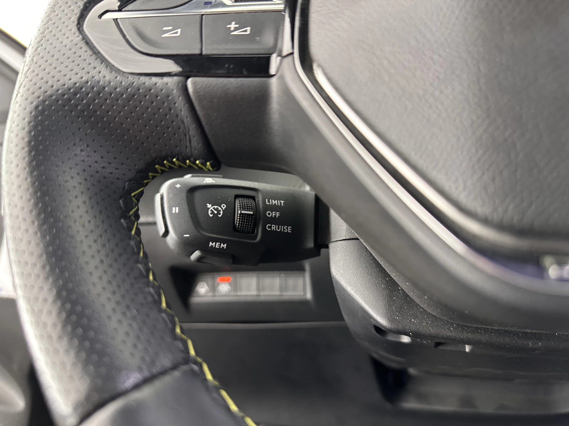 Hoofdafbeelding Peugeot e-208