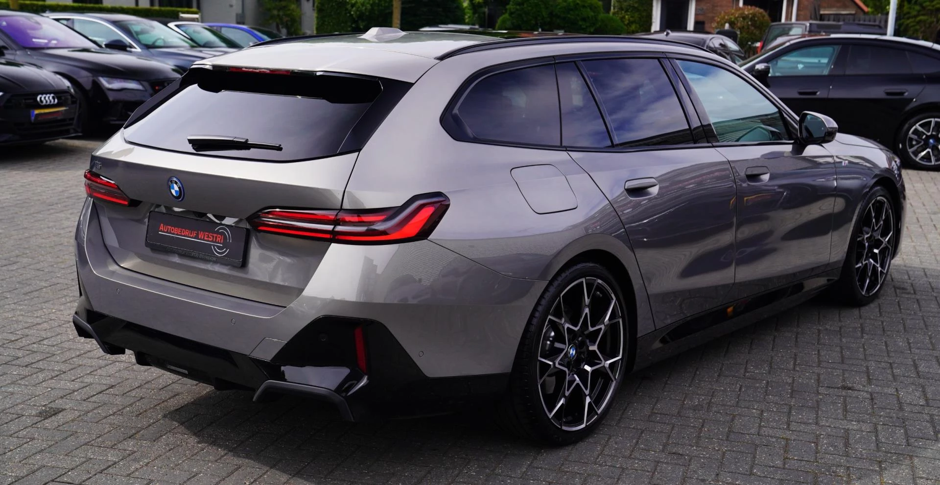 Hoofdafbeelding BMW i5