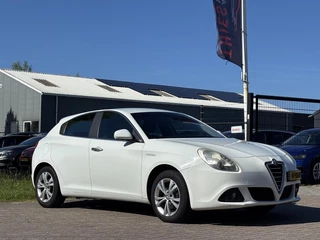 Alfa Romeo Giulietta 1.4 T Distinctive trekhaak cruise pdc