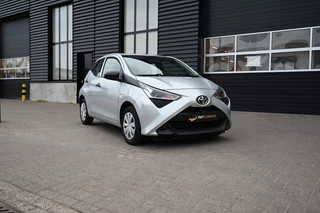 Hoofdafbeelding Toyota Aygo Toyota Aygo 1.0 VVTi X 5 deurs LED CarPlay Btw auto netto € 6150