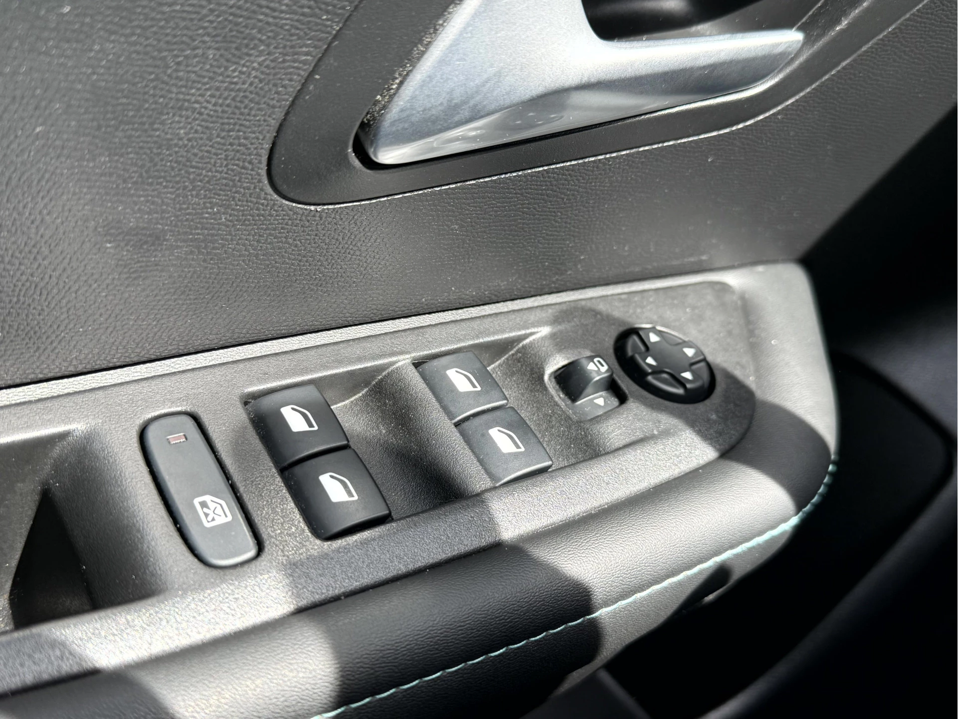 Hoofdafbeelding Peugeot e-208