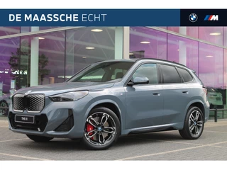 BMW iX1 eDrive20 M Sport / Panoramadak / Trekhaak / Sportstoelen / M Adaptief onderstel / Comfort Access / Adaptieve LED / Stoelverwarming / Parking Assistant Plus / Head-Up / Harman Kardon