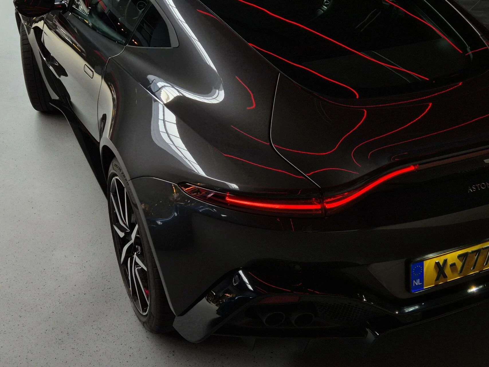 Hoofdafbeelding Aston Martin V8 Vantage