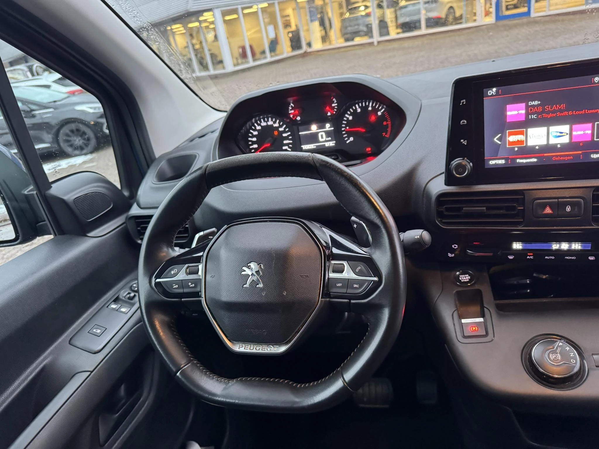 Hoofdafbeelding Peugeot Partner