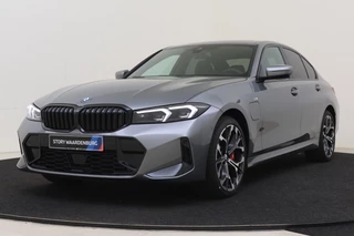 BMW 3 Serie 330e M Sport Automaat / Schuif-kanteldak / Trekhaak / Sportstoelen / Adaptieve LED / Active Cruise Control / Comfort Access