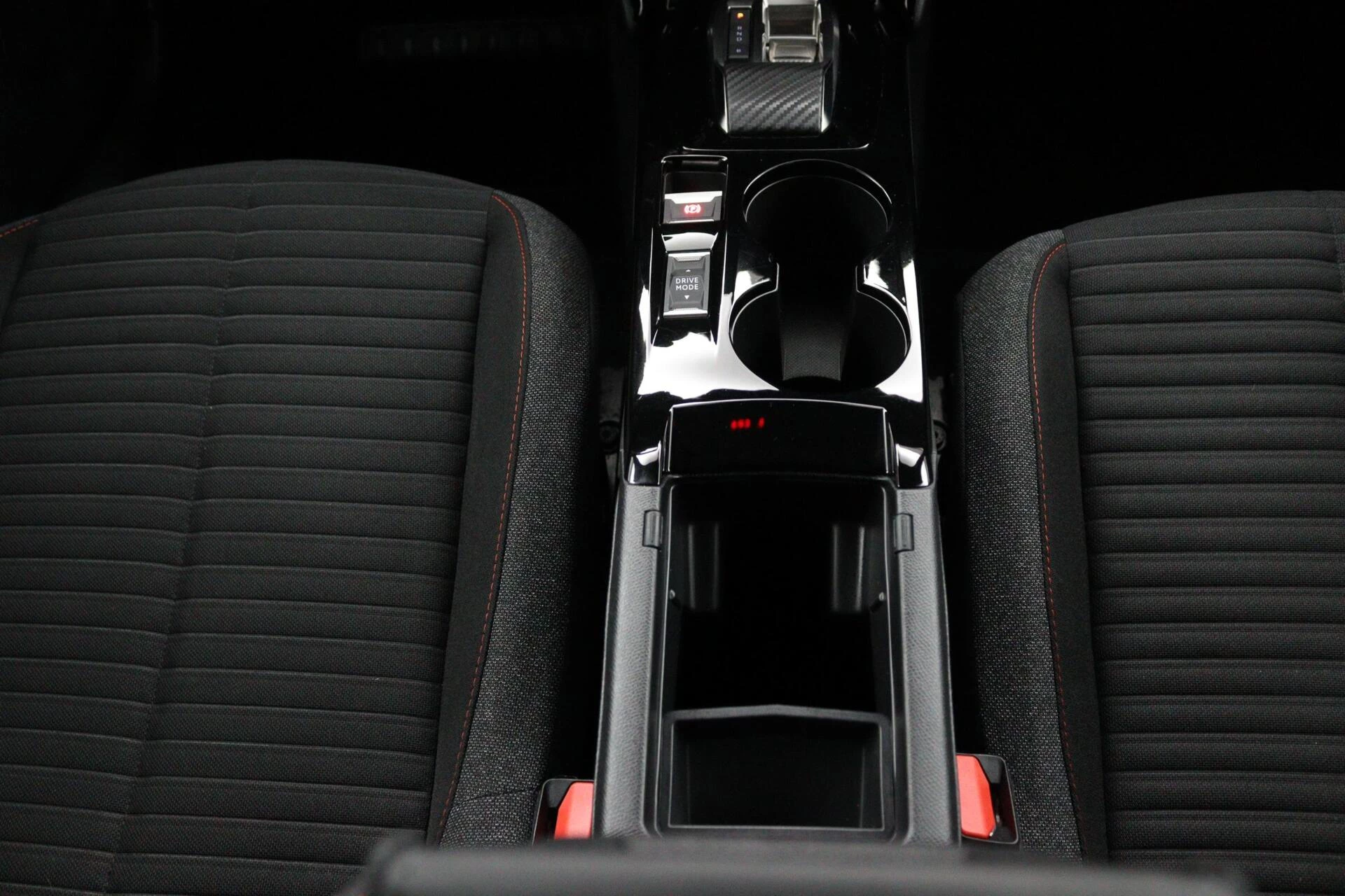 Hoofdafbeelding Peugeot e-2008