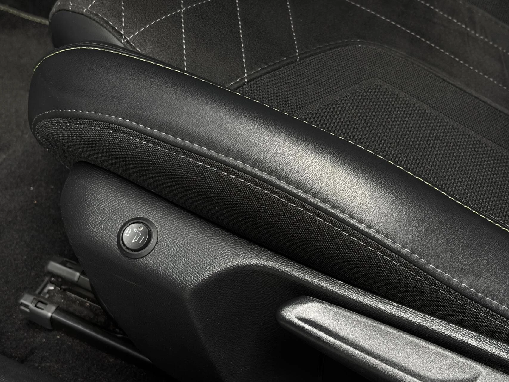 Hoofdafbeelding Peugeot e-2008