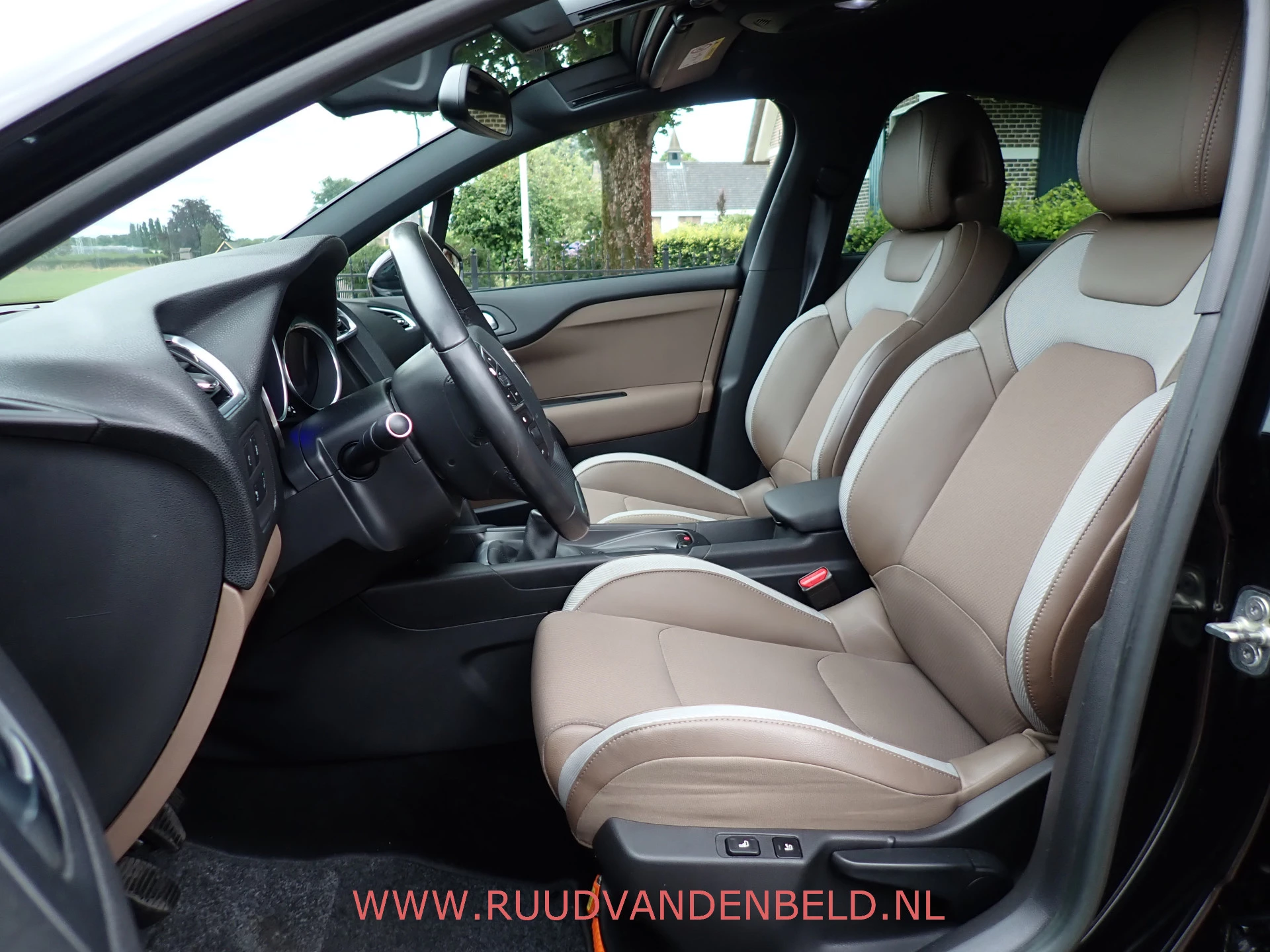 Hoofdafbeelding DS DS 4