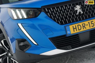 Peugeot 2008 1.2 PureTech GT AUT | Blue Vertigo | Zwarte hemel/AppleCarplay/Camera/NAV/Half-Leder - Chique & Sportief!