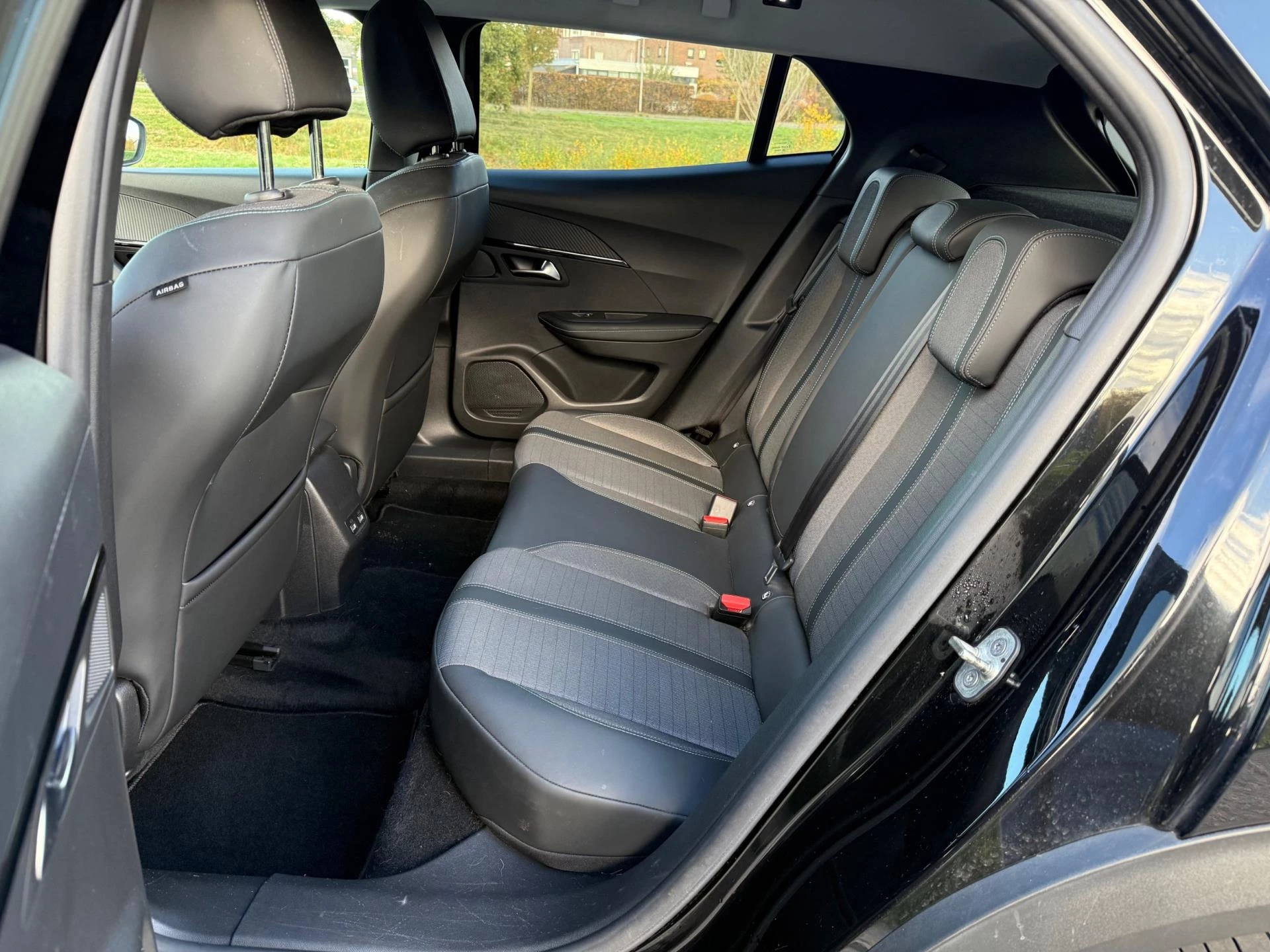 Hoofdafbeelding Peugeot e-2008