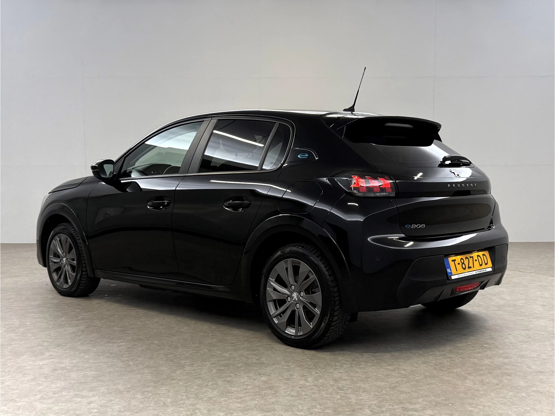 Hoofdafbeelding Peugeot e-208
