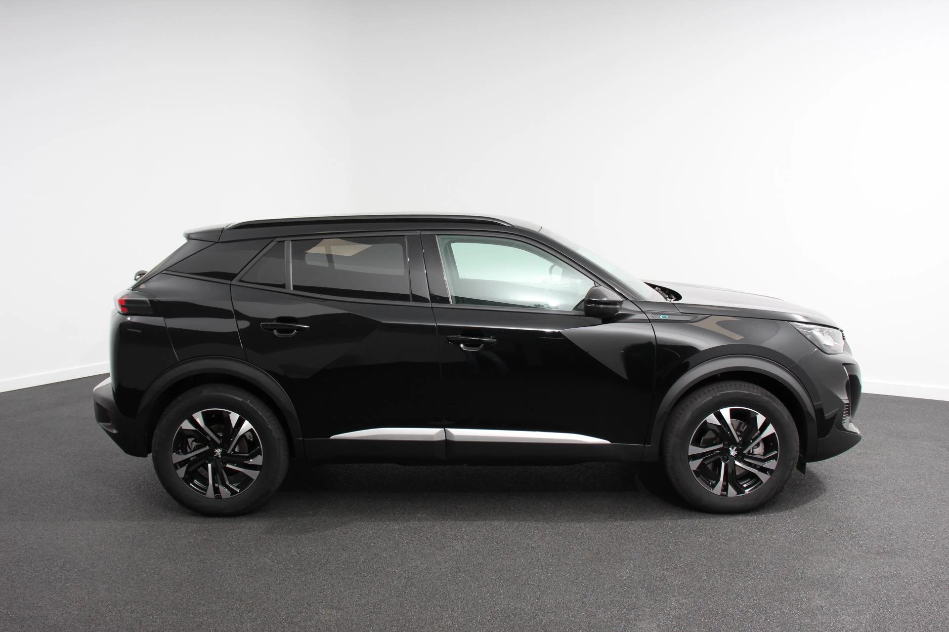 Hoofdafbeelding Peugeot e-2008