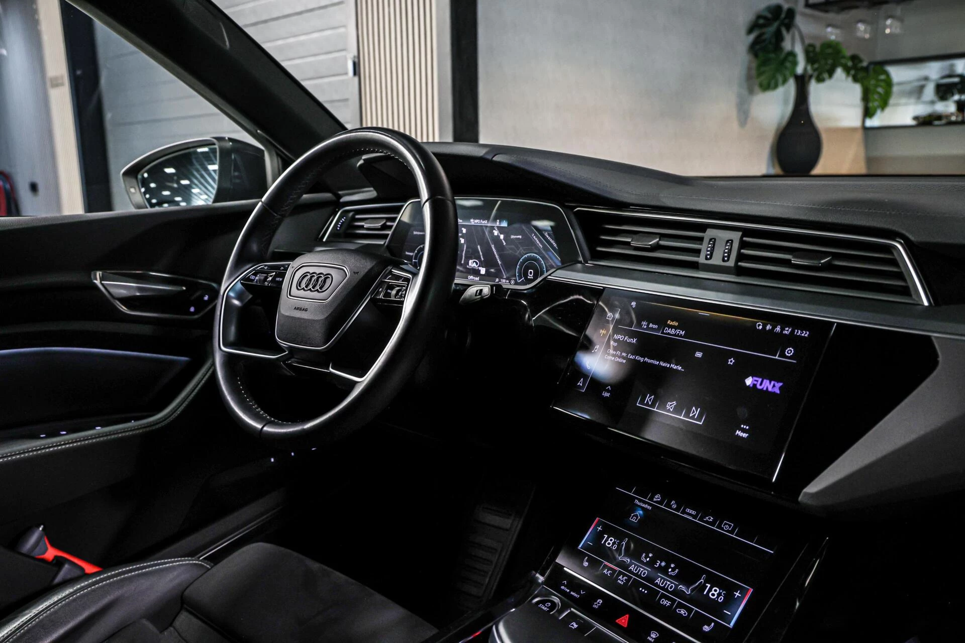 Hoofdafbeelding Audi Q8 e-tron