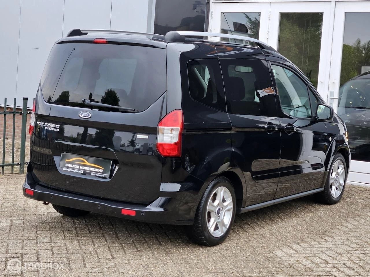 Hoofdafbeelding Ford Transit Courier