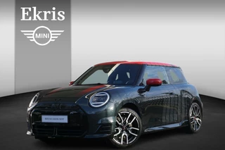 Hoofdafbeelding MINI Electric MINI 3-deurs Cooper SE John Cooper Works Uitvoering | Pakket XL | 18 inch JCW Lap Spoke 2-tone | Glazen panoramadak